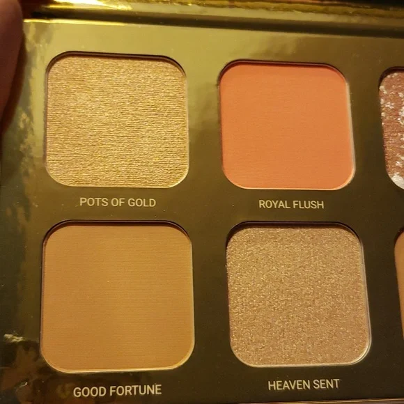 True + Luscious Lucky Glow Bronze and Highlight Palette - Picture 4 of 5